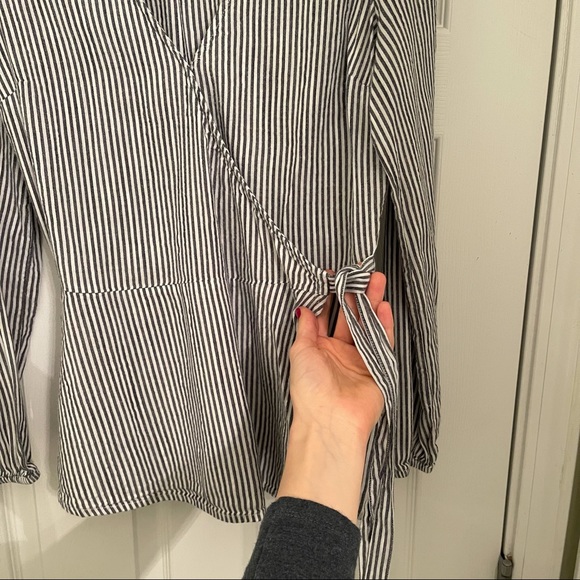 Blue & white seersucker stripe wrap top, Tall Medium - Picture 5 of 6